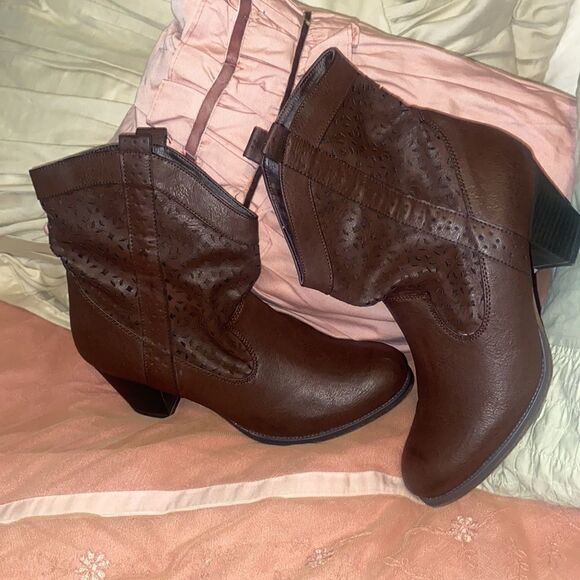 Falls Creek Brandy Booties! - Picture 2 of 11